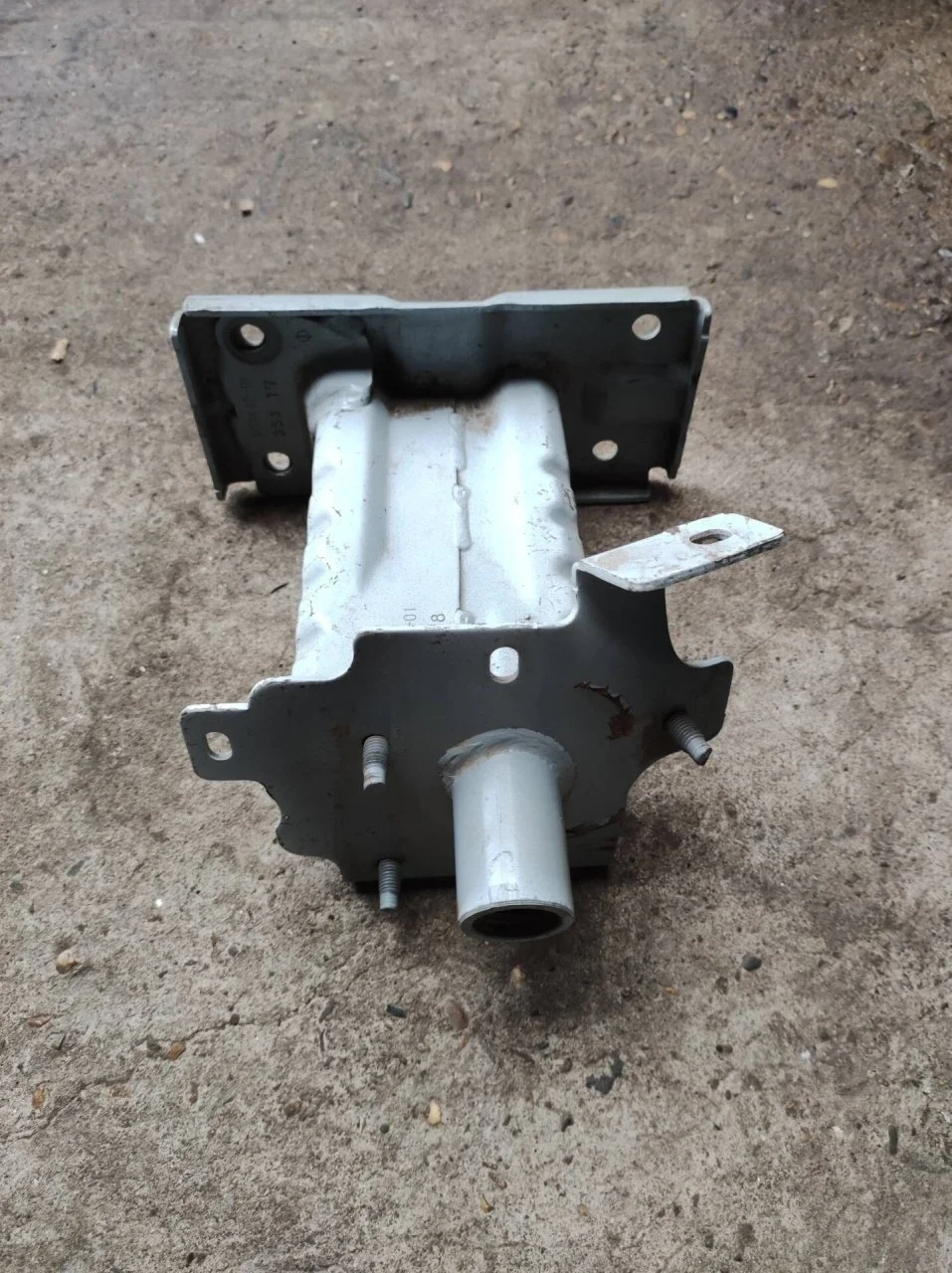 Кронштейн усилителя бампера Nissan X-Trail T32 622114CL0A T32, передний