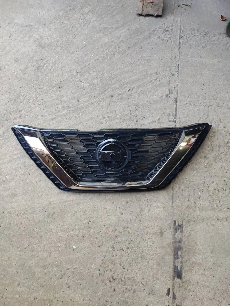 Решетка радиатора Nissan Qashqai 2017-2024 62310HV22C J11