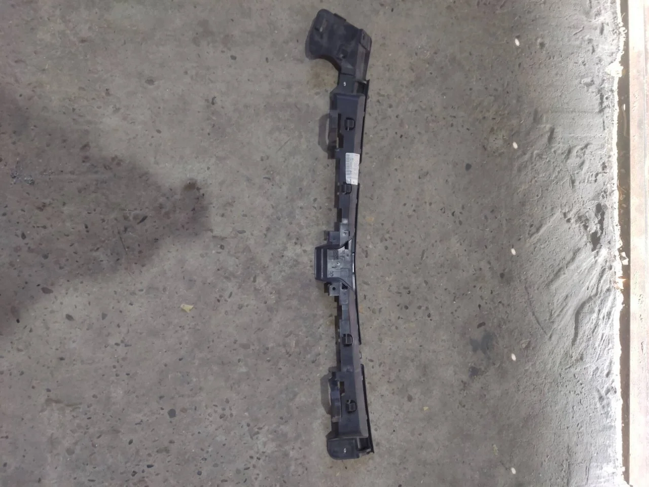 Направляющая бампера Opel Astra J 2009-2012 13266742, задняя