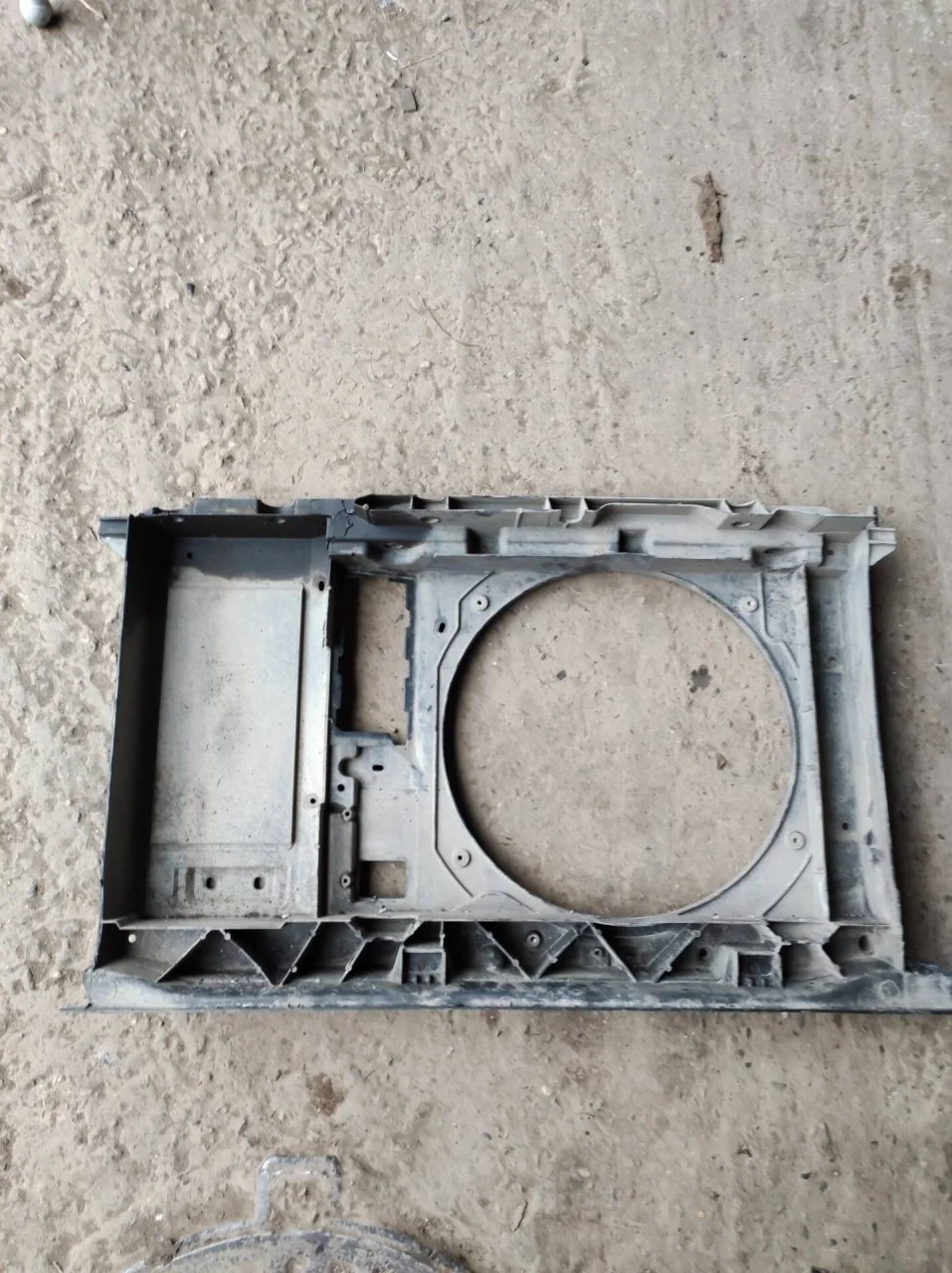 Кожух вентилятора Peugeot 308 9801875380