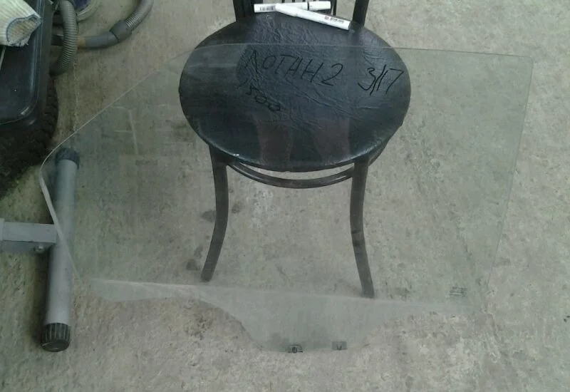 Стекло двери Renault Logan 8200240554, заднее правое