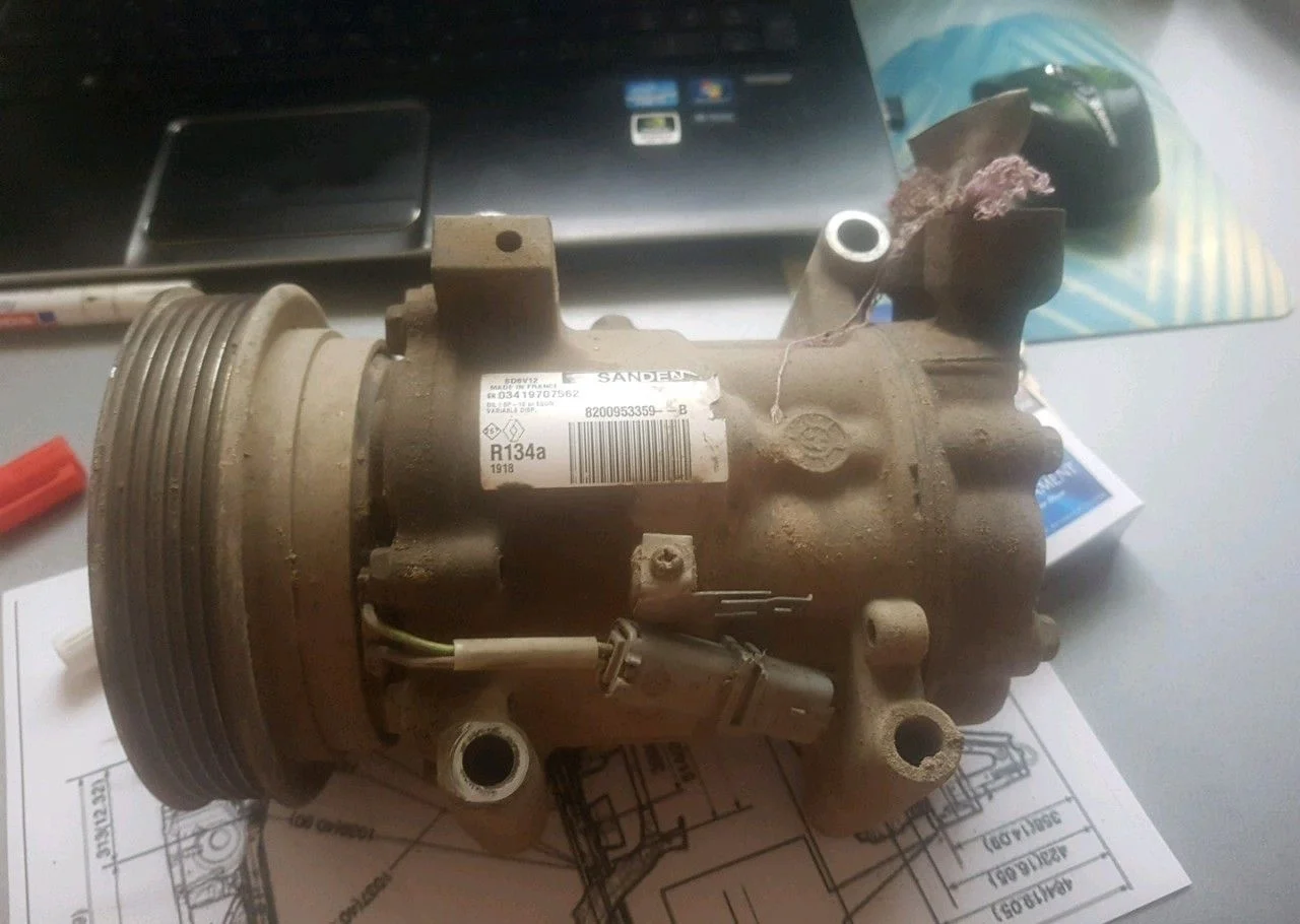 Компрессор кондиционера Renault Kangoo 2 2013-2021 8200953359