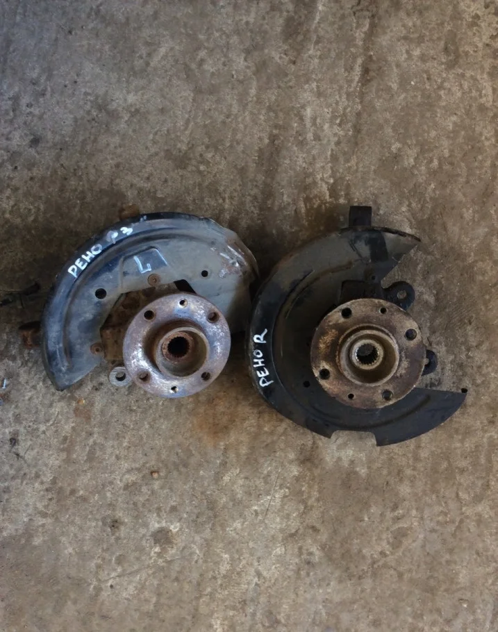 Кулак поворотный Renault Logan 2004-2009 6001548864