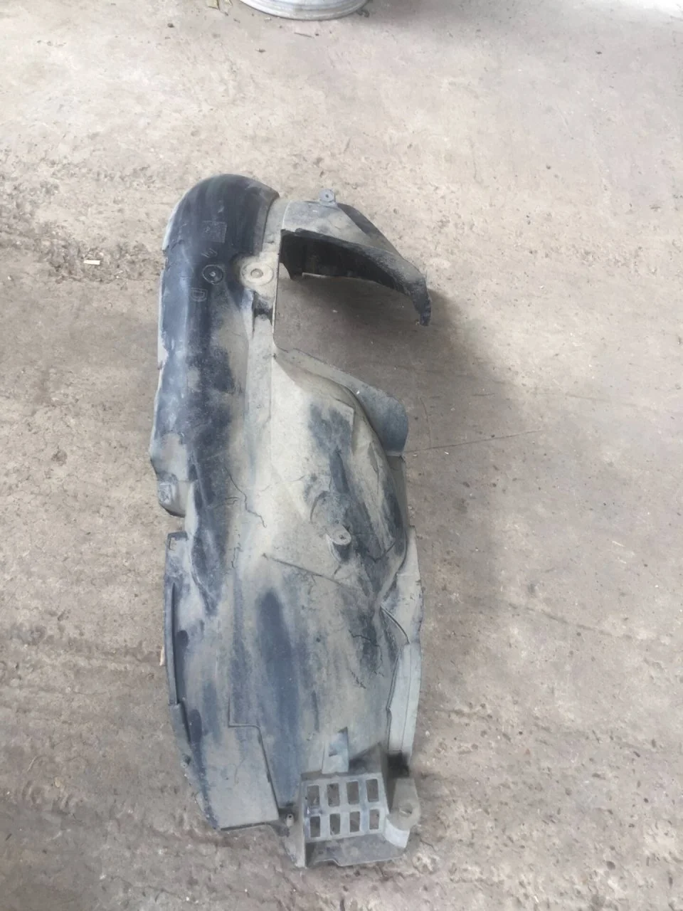 Подкрылок Renault Logan 2 638407998R, передний правый