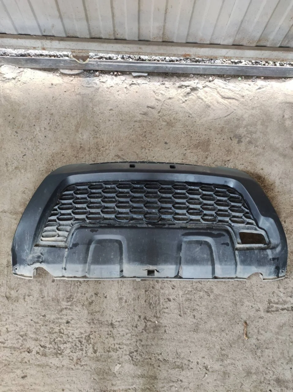 Решетка бампера Renault Duster 2015-2021 622542036R, передняя