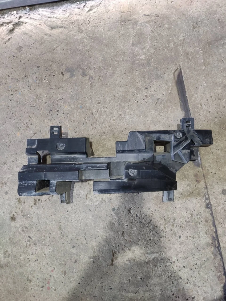 Абсорбер бампера Renault Arkana 2019-2024 850926089R, задний левый