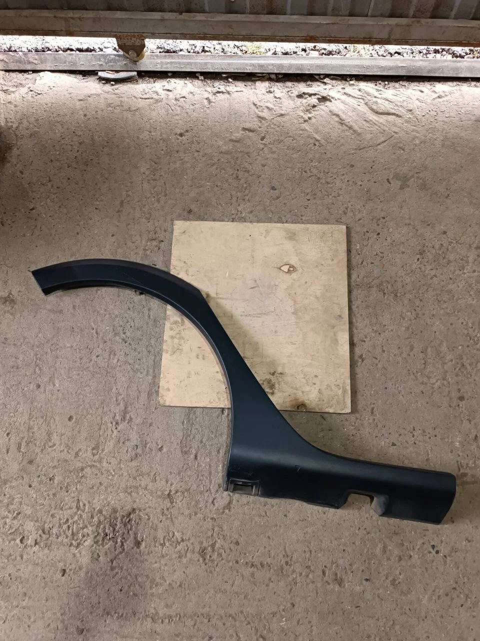 Молдинг крыла Renault Sandero Stepway 2013-2018 788A20172R, задний правый