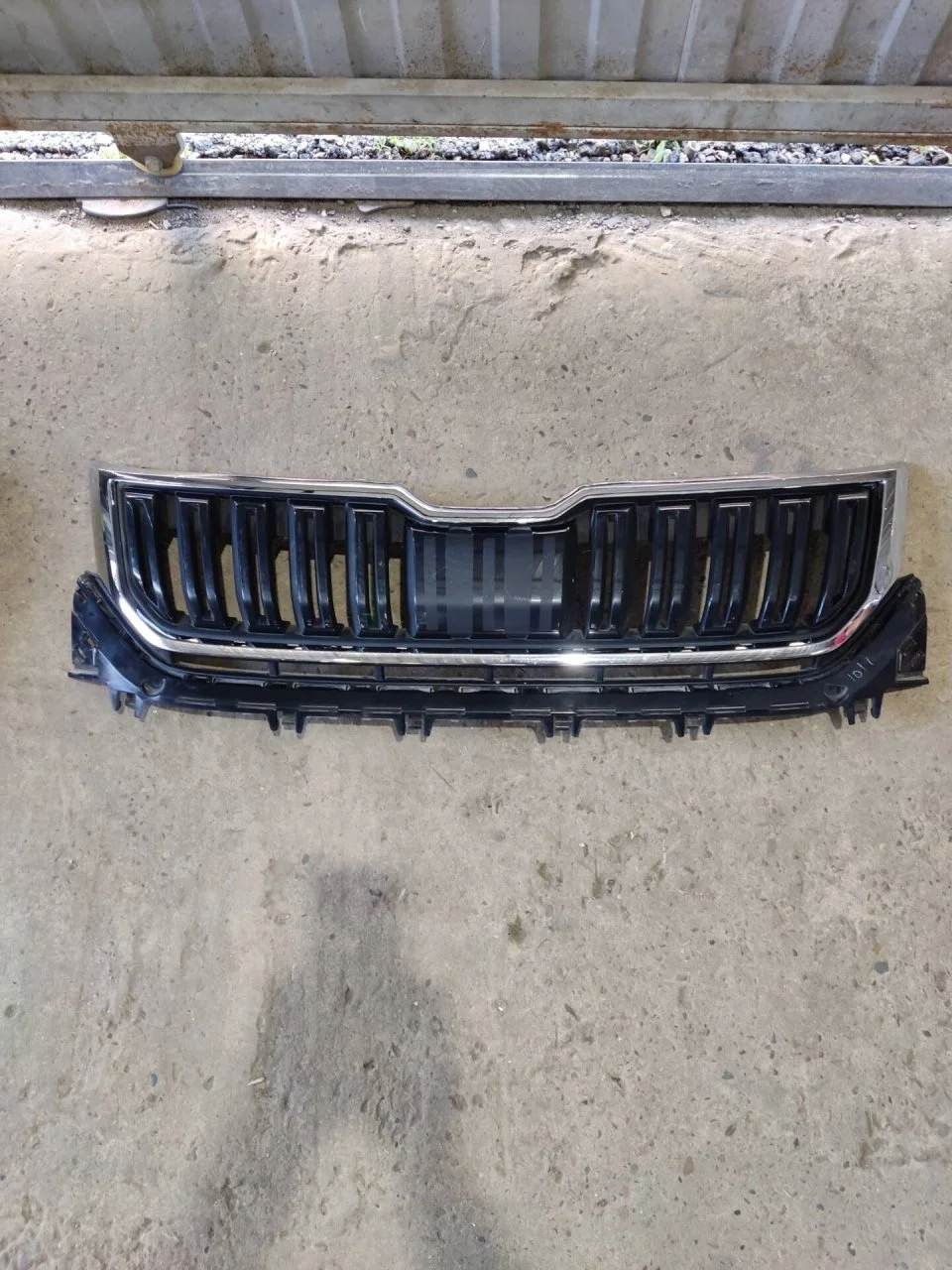 Решетка радиатора Skoda Kodiaq 2016-2022 565853653A