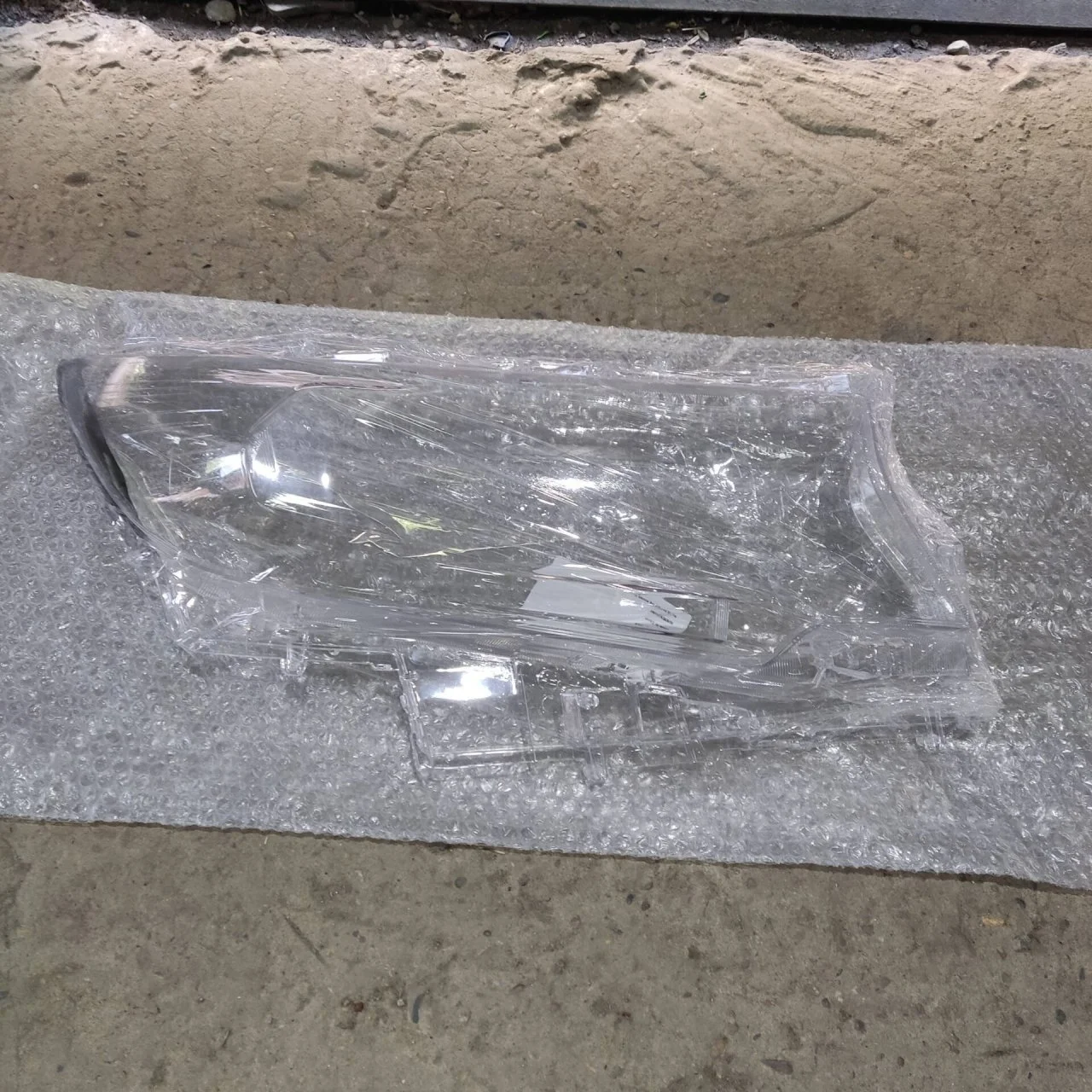 Стекло фары Toyota Land Cruiser 150 Prado 8114560N20, правое