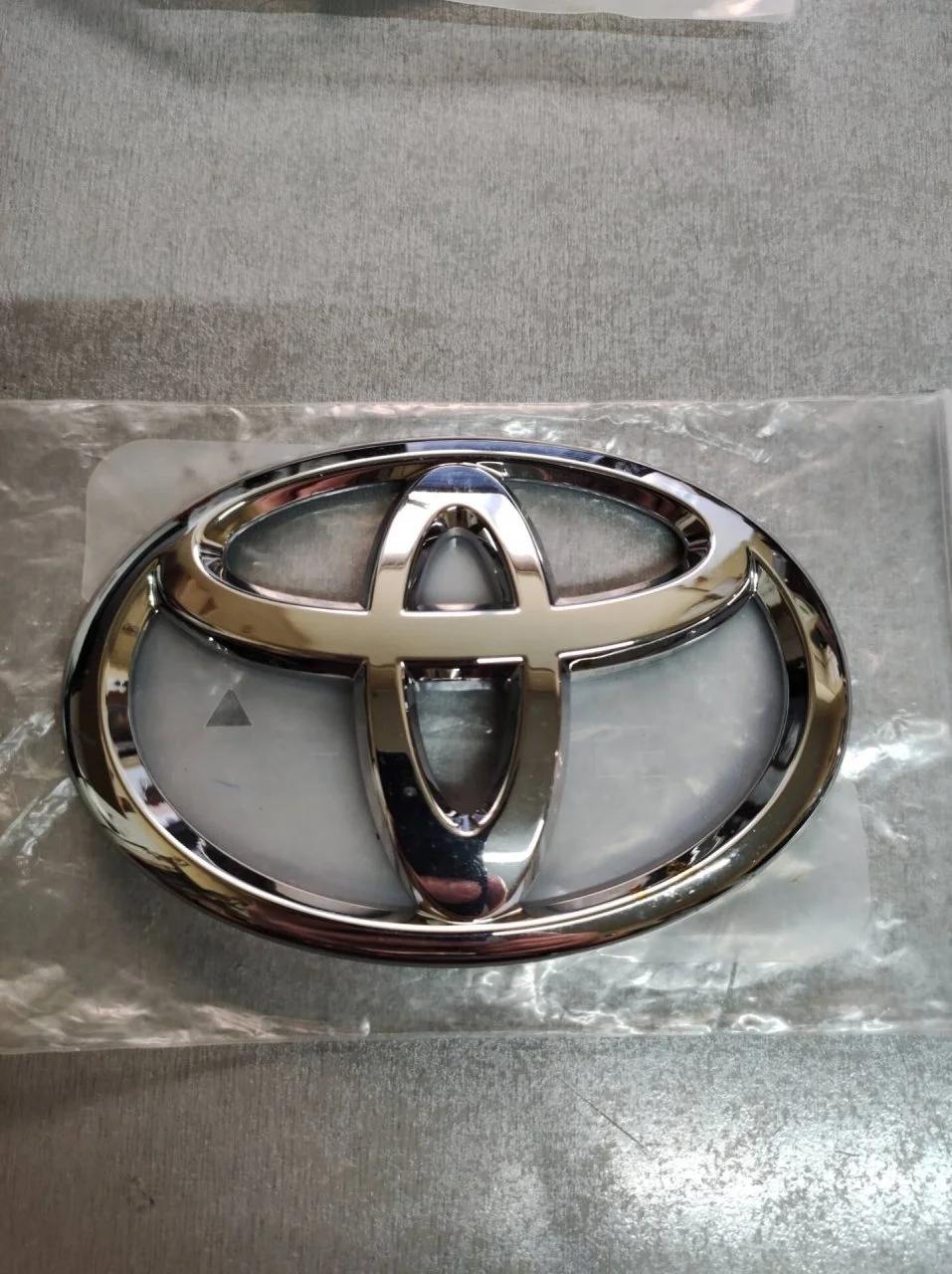 Эмблема багажника Toyota Camry V50 2014-2017 9097502127