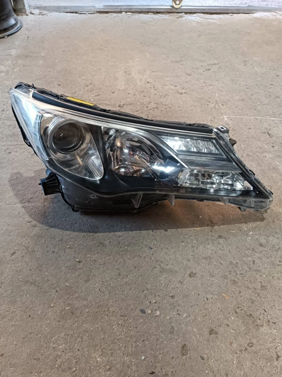Блок фары Toyota RAV 4 4 2012-2015 8114542572, правый