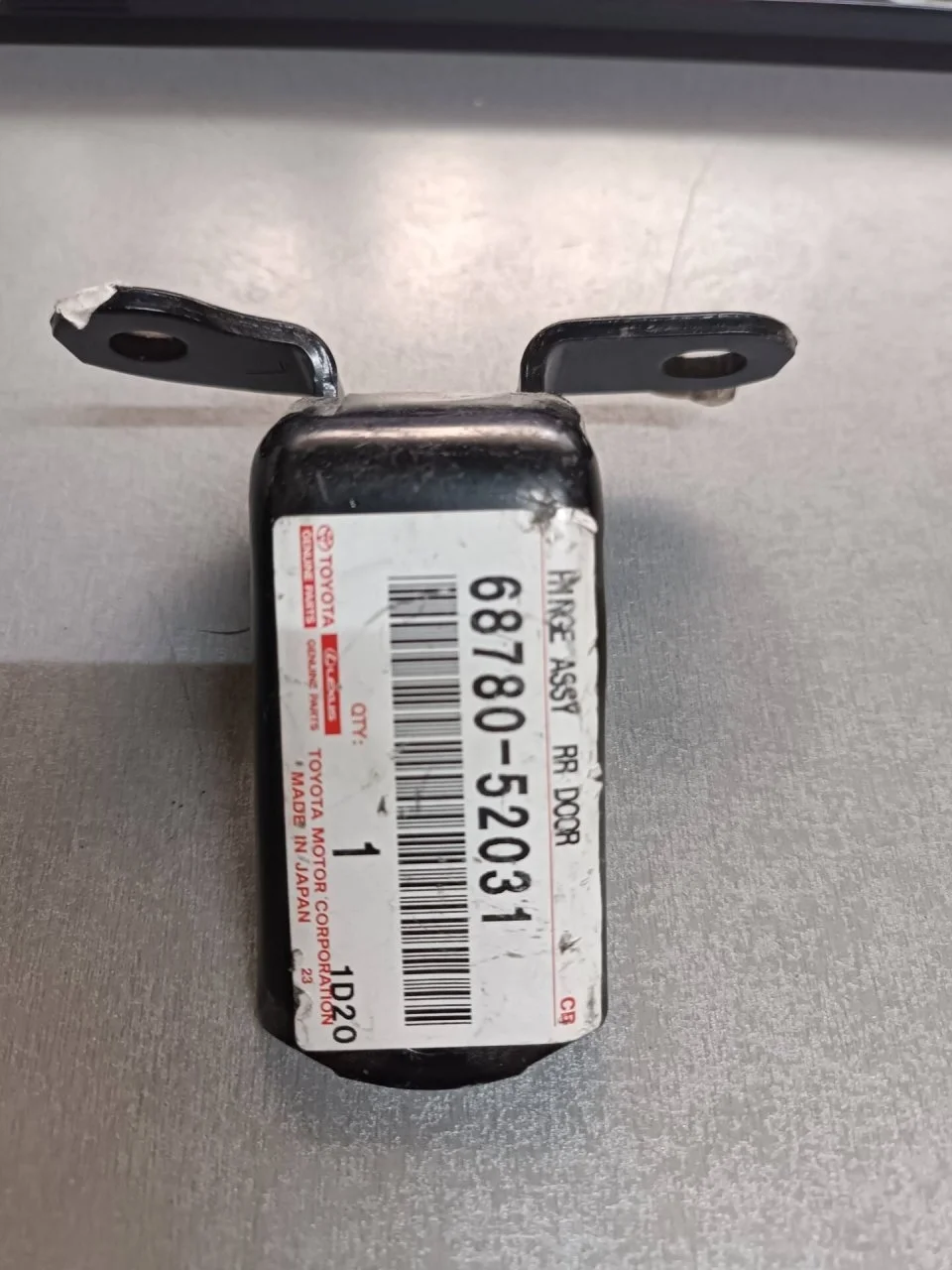 Петля двери Toyota Camry V50 6878052031, задняя левая