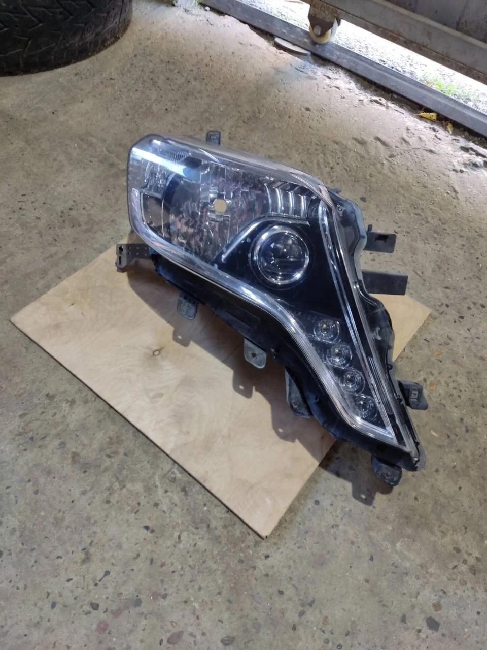 Блок фары Toyota Land Cruiser 150 Prado 2017-2024 8114560J20, правый