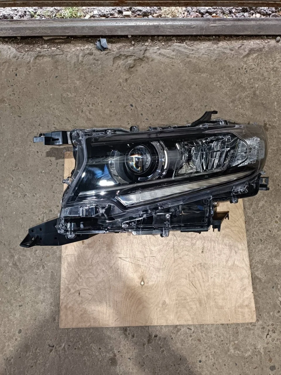 Блок фары Toyota Land Cruiser 150 Prado 2017-2024 8118560S00, левый