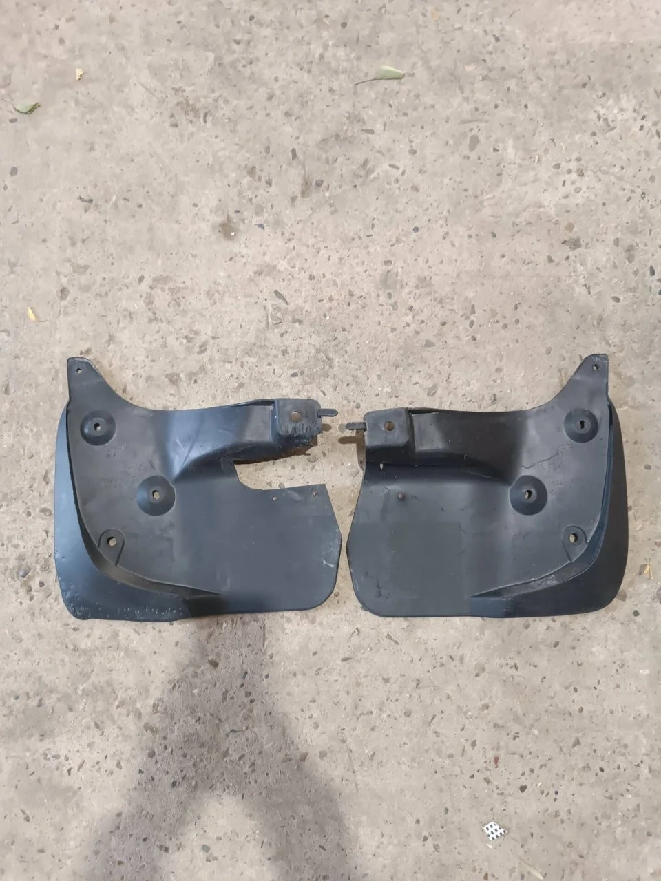 Брызговики Toyota Land Cruiser 7662260130 J200, передние