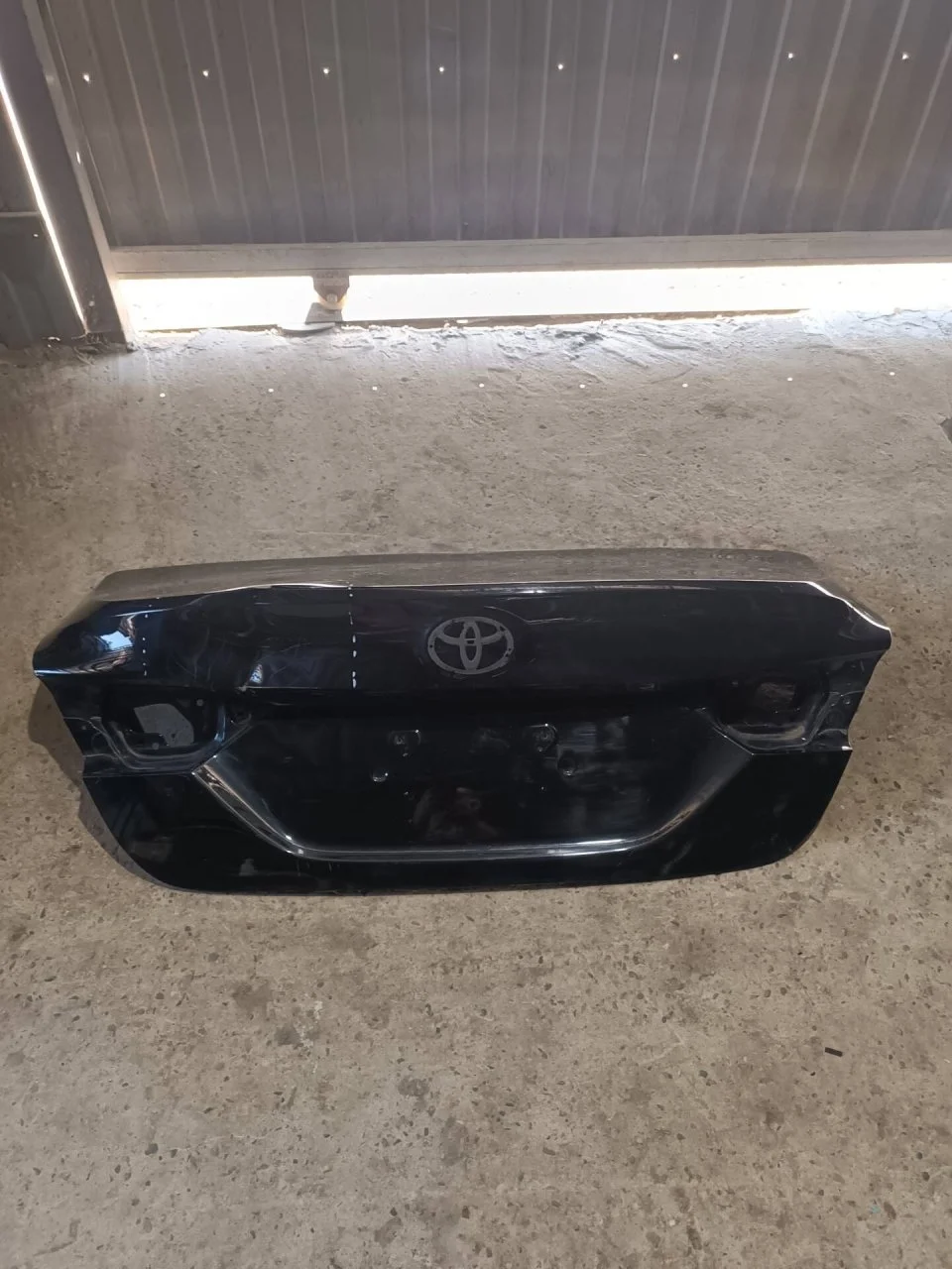 Крышка багажника Toyota Camry 6440133760 V70