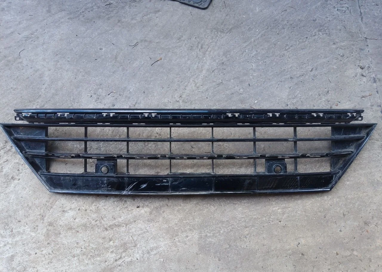 Решетка бампера Volkswagen Tiguan 2 5NA853677H, передняя
