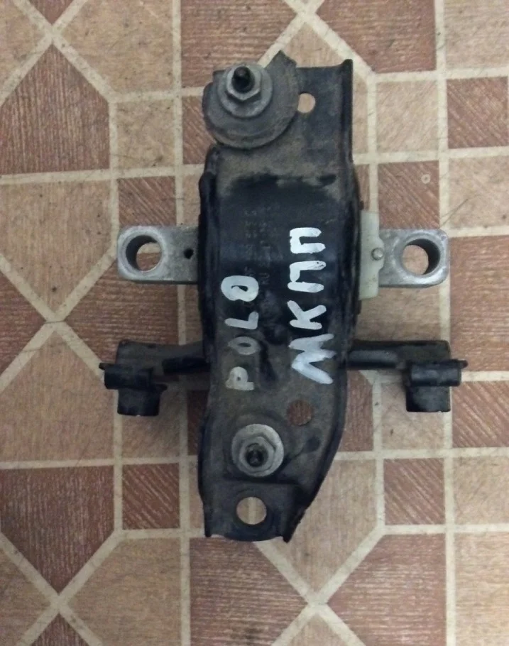 Кронштейн МКПП Volkswagen Polo 6Q0199555AS