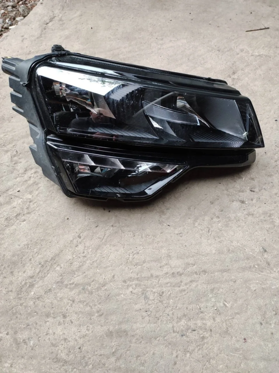 Блок фары Skoda Karoq 2017-2023 57B941016A, правый