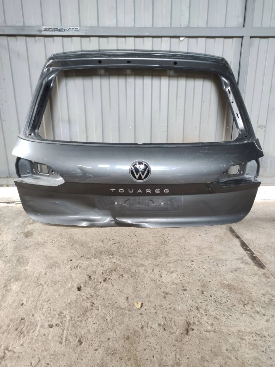 Крышка багажника Volkswagen Touareg 3 760827025C
