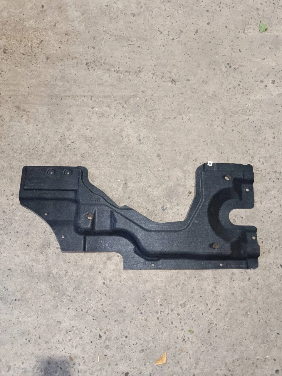 Защита днища Audi Q7 2015-2020 4M0825213J, задняя левая