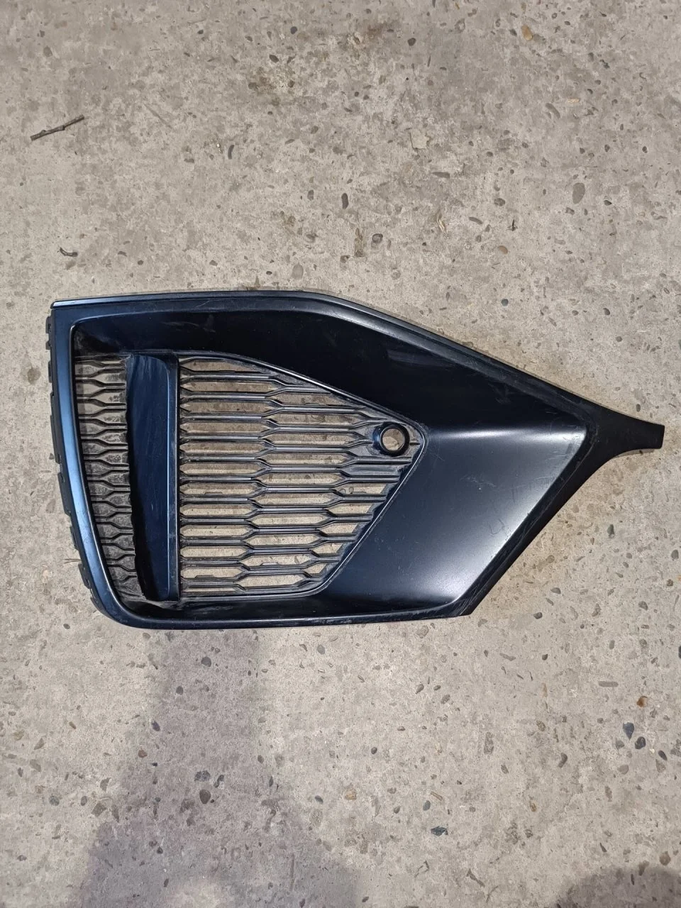 Решетка бампера Audi Q8 4M8807681A, левая