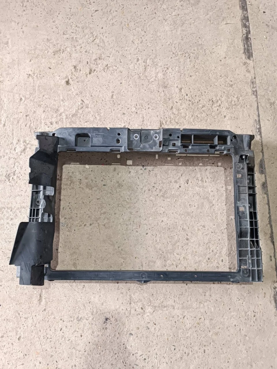 Панель телевизор Volkswagen Polo 6 2020-2023 60U805588E, передний