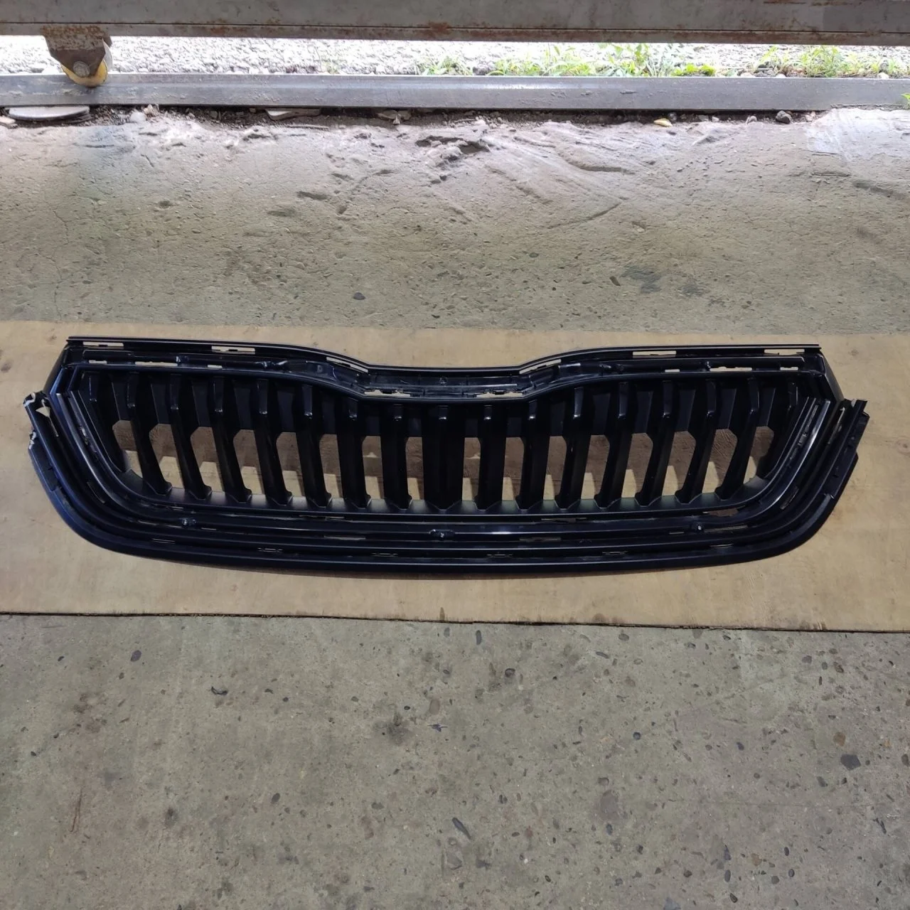 Решетка радиатора Skoda Rapid 2 60U853668