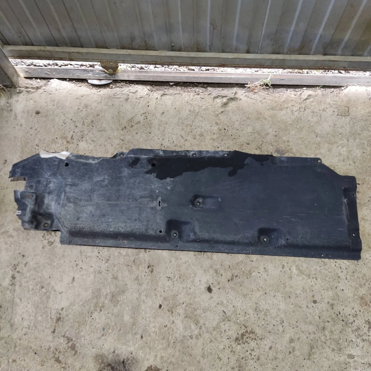 Защита днища Audi Q8 4M0825206J, правая