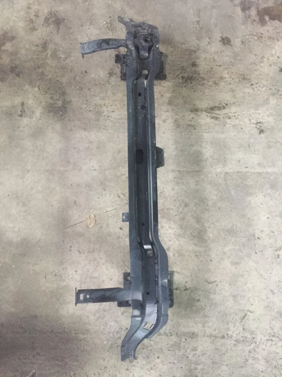 Усилитель бампера Volkswagen Tiguan 2 5NA807611, передний