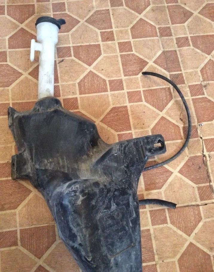 Бачок омывателя Chevrolet Cruze 13260579 J300