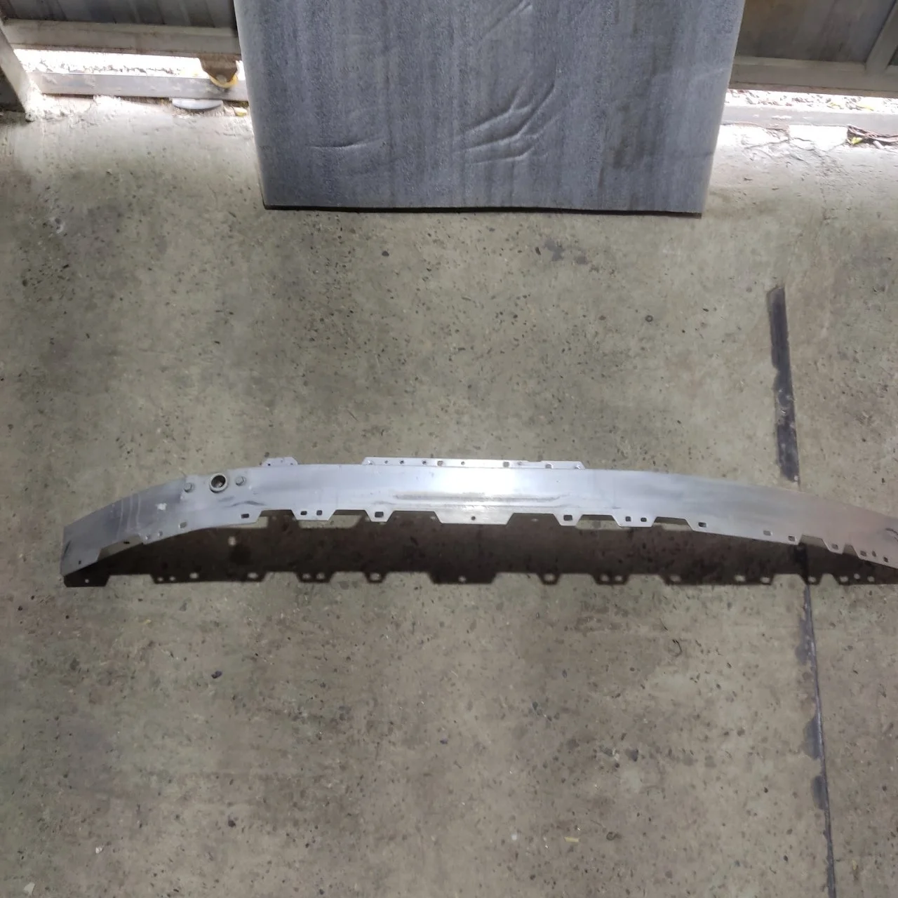 Усилитель бампера Mercedes E 2019 A2136200130 C238, передний