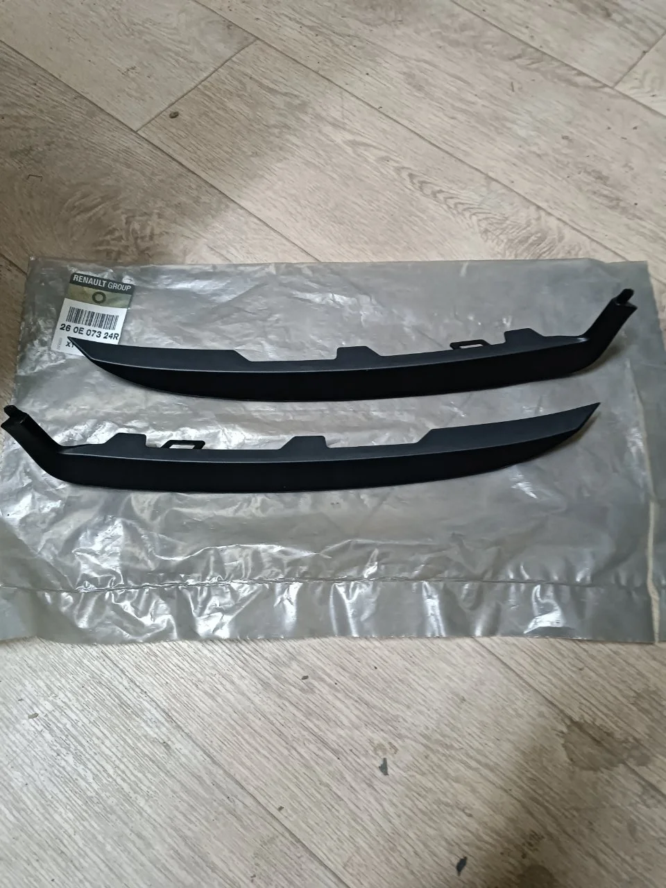 Накладка фары Renault Logan 2 260E07324R, передняя