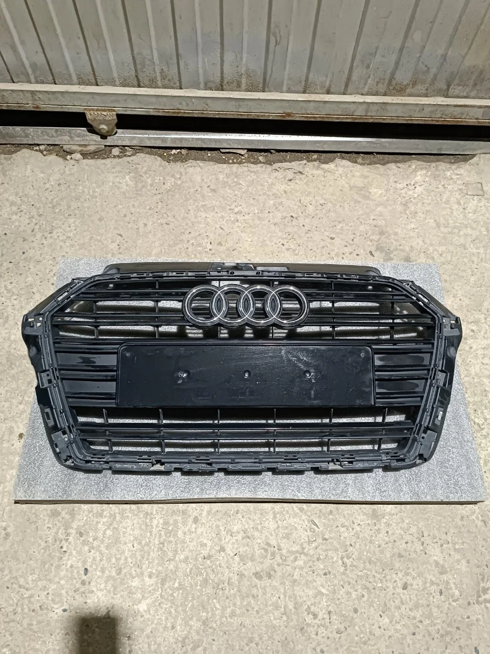 Решетка радиатора Audi A3 8V3853651AA