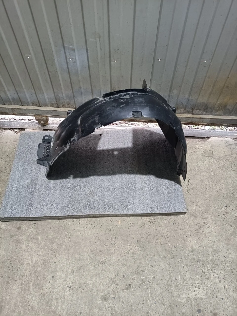 Подкрылок Renault Logan 2 2019 638418777R, передний левый