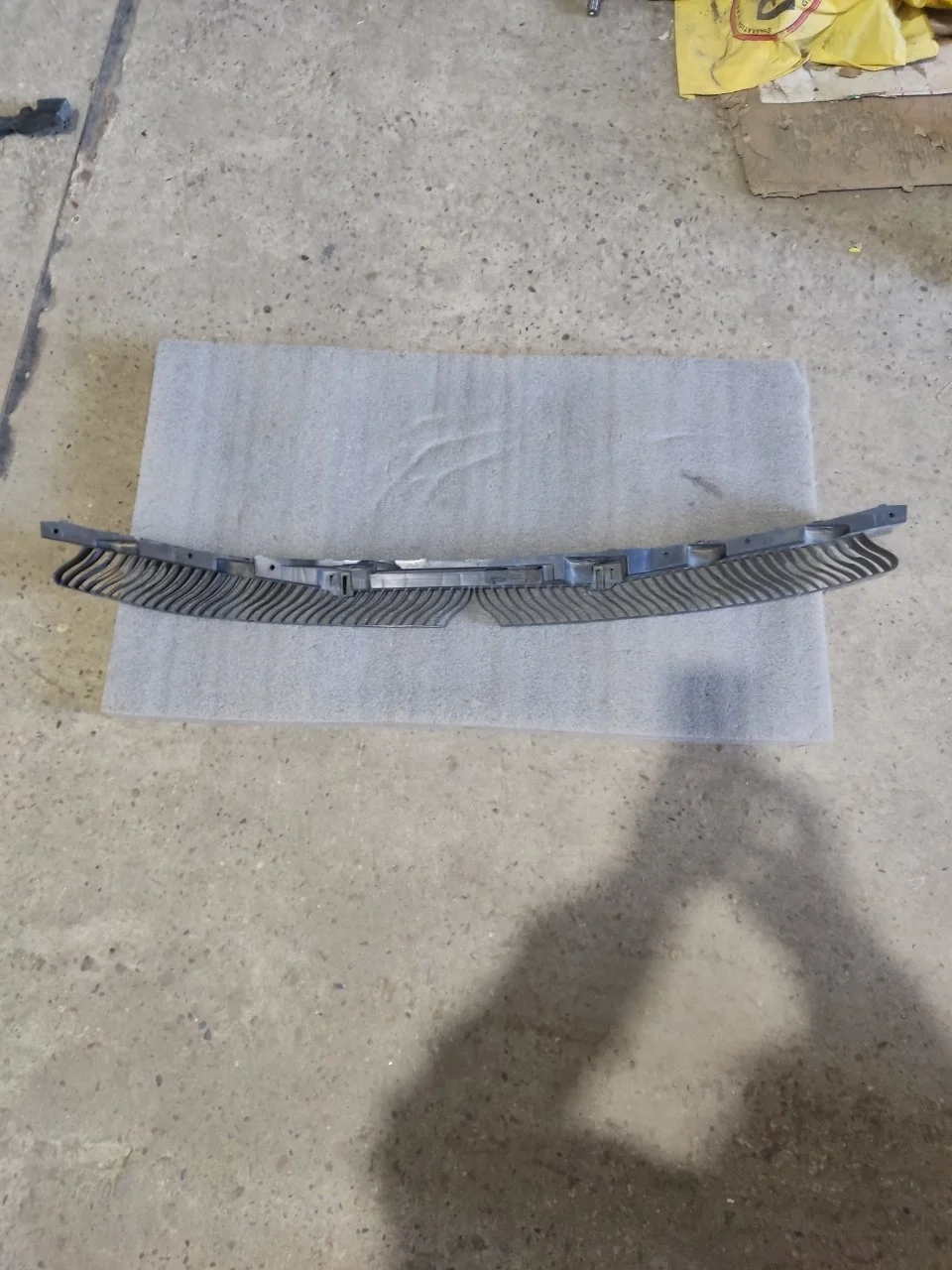 Направляющая бампера Volkswagen Tiguan 2 2019 5NR807863, задняя