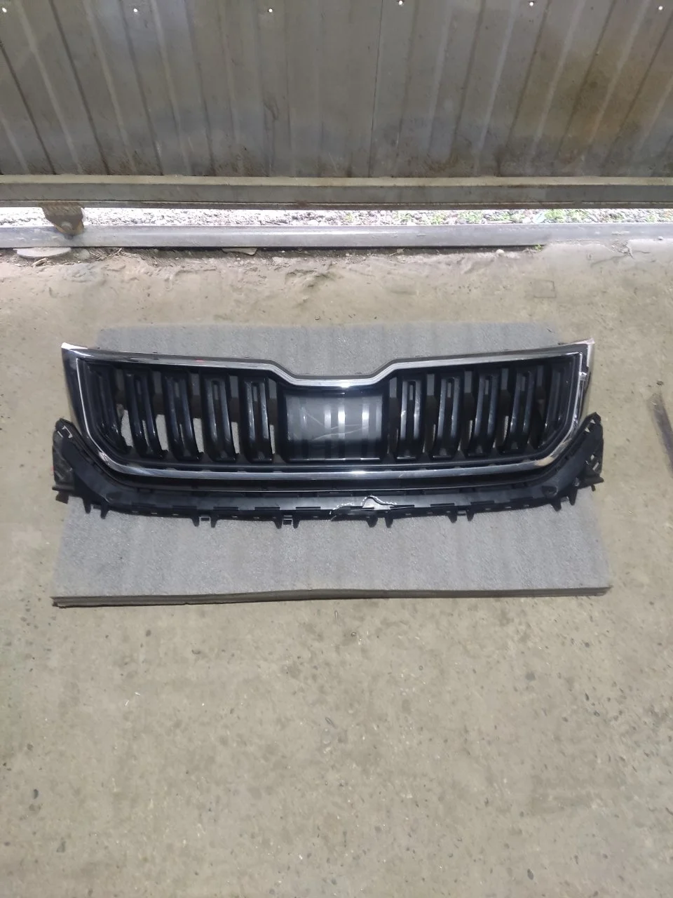 Решетка радиатора Skoda Kodiaq 2021 565853653A, передняя