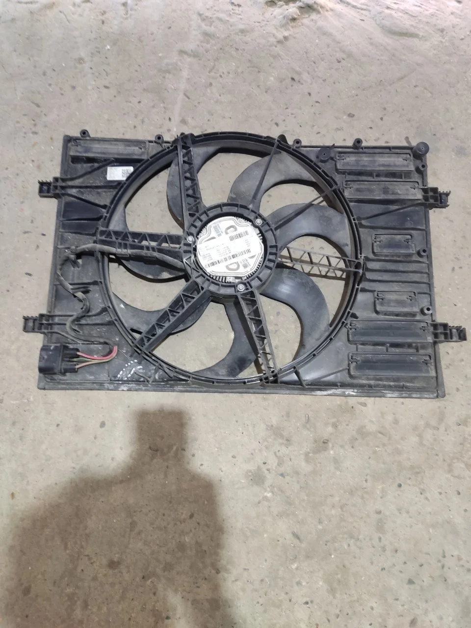 Вентилятор охлаждения ДВС Skoda Kodiaq 2021 5Q0121205AN, передний