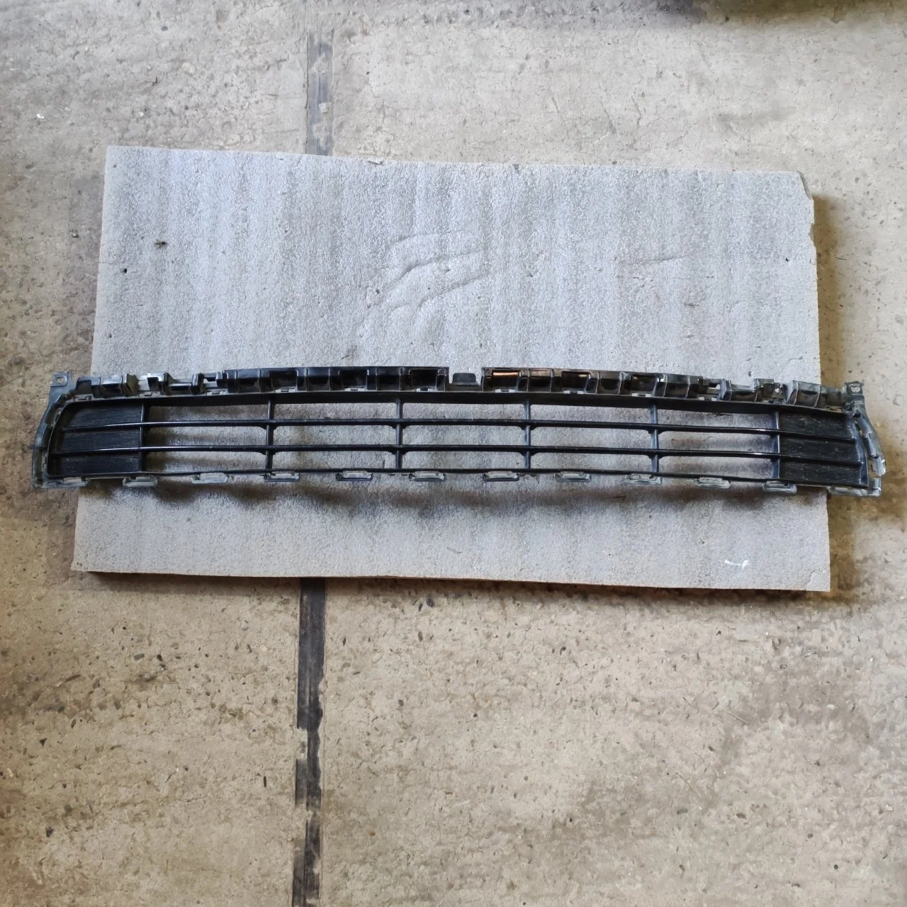 Решетка бампера Kia Sportage 4 86569F1550 QL, передняя