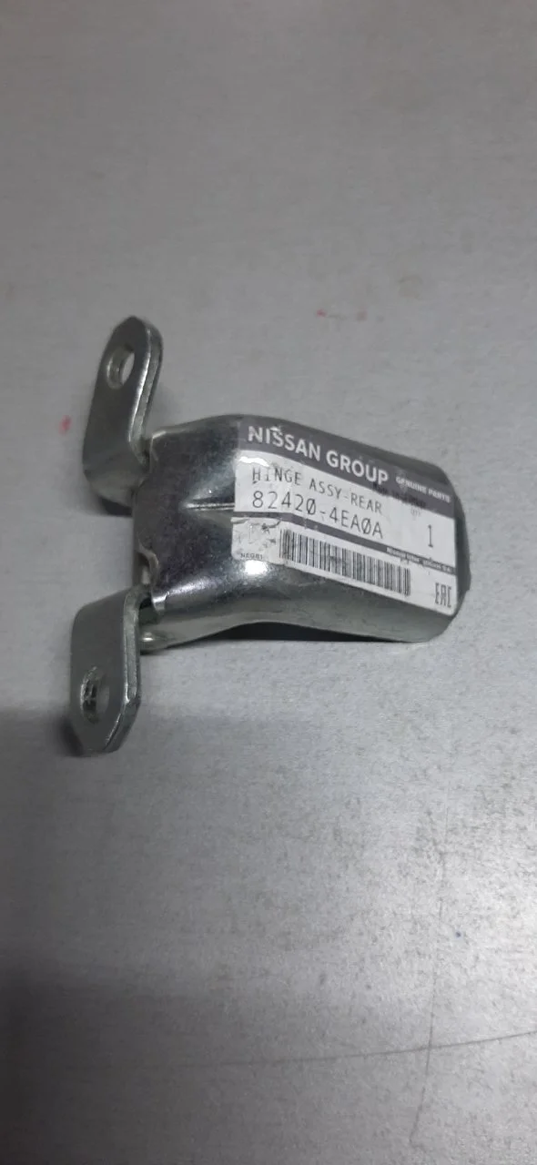 Петля двери Nissan Qashqai 824204EA0A J11, передняя правая