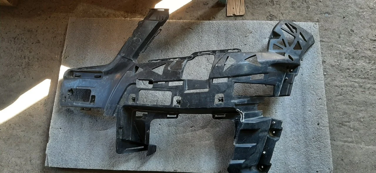 Кронштейн бампера Mercedes GLK A2048851965, передний левый