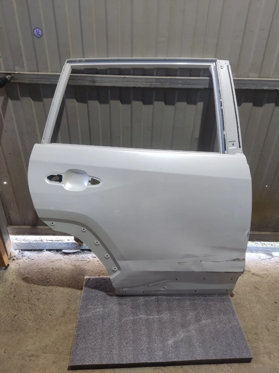 Дверь Toyota RAV4 2022 6700342190 A50, задняя правая