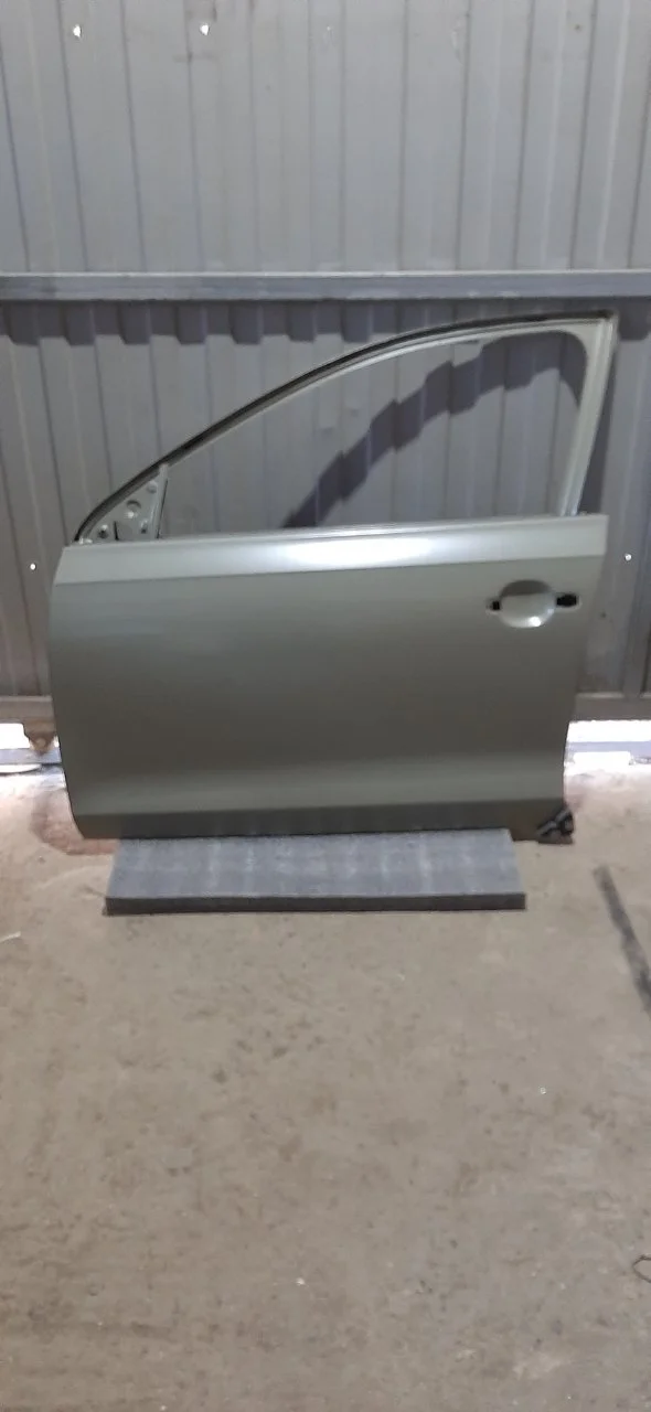 Дверь Volkswagen Jetta 6 VW16403L, передняя левая