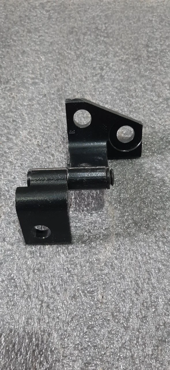 Петля двери нижняя Lexus RX 350 6873048010, задняя правая