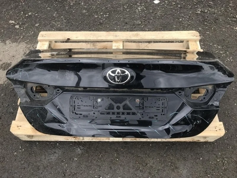 Крышка багажника Toyota Camry 6440106F70 V70