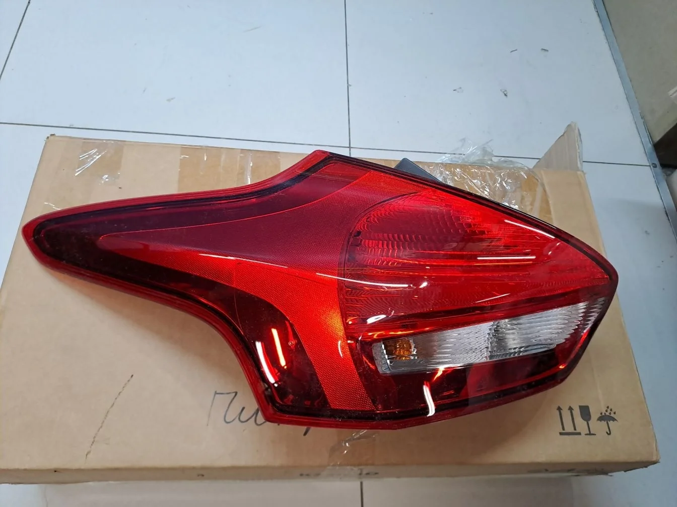 Фонарь на крыло левый для Ford Focus 3 2011-2019