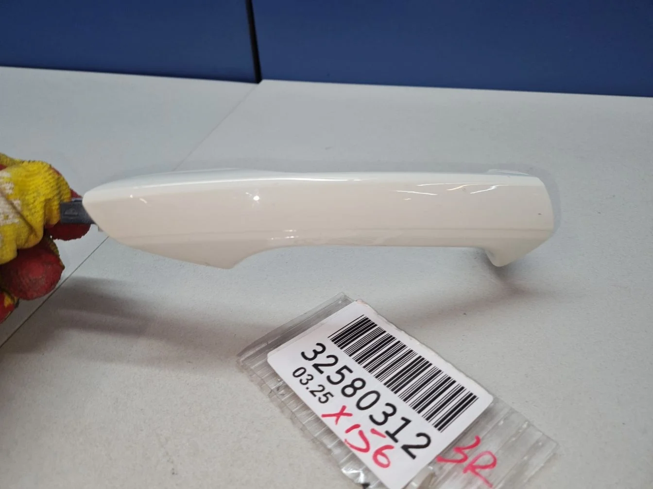 Ручка двери нaружная правая передняя для Mercedes GLA-klasse X156 2013-2020