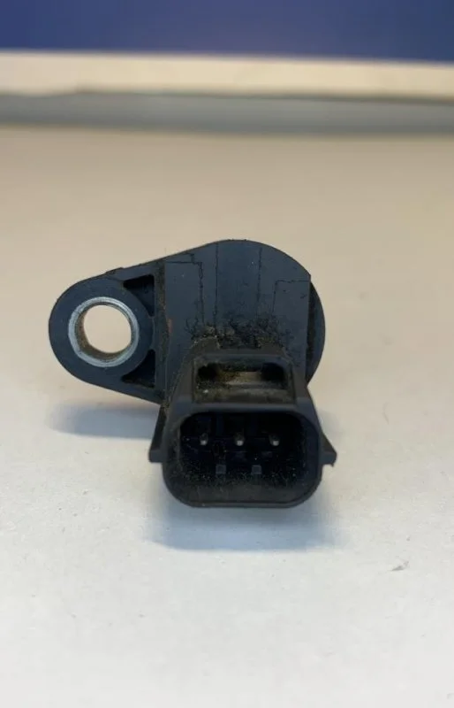 Датчик распредвала Mitsubishi Pajero 4 MR985041 4M41