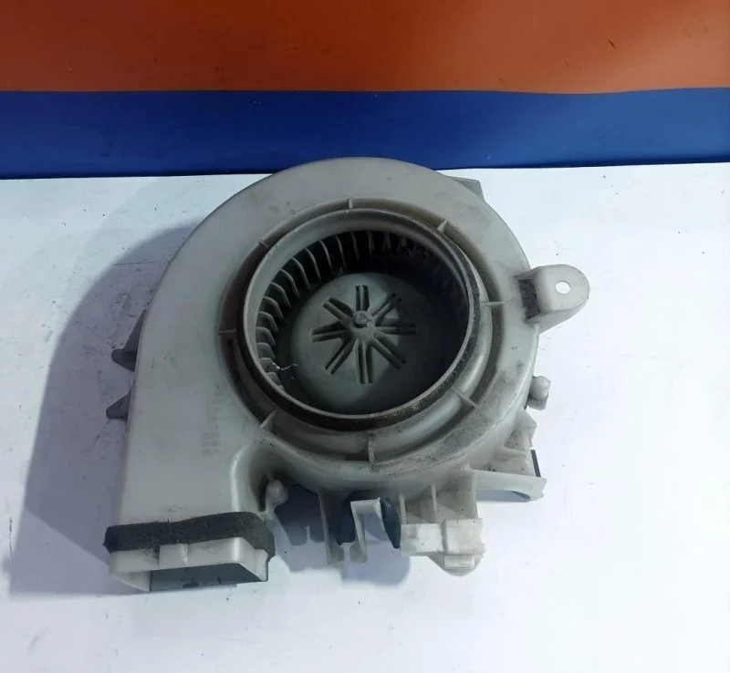 Моторчик охлаждения батареи Lexus GS 3 2005-2012 G923030010