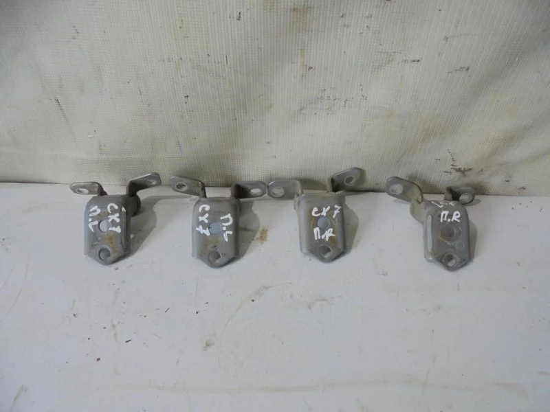 Петля Mazda CX-7 2007-2012 F15159210B ER, передняя